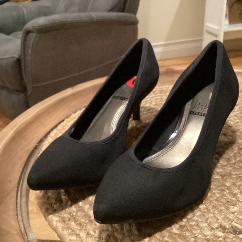 Size 6 black kitten heels